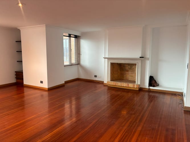 Apartamento de 3 alcobas en arriendo en Los Rosales, Bogotá, 197 m² · foto 2 de 11