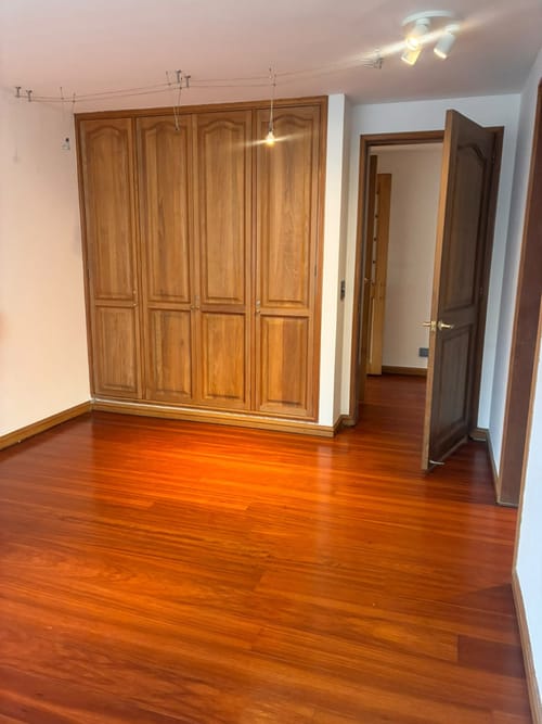 Apartamento de 3 alcobas en arriendo en Los Rosales, Bogotá, 197 m² · foto 8 de 11