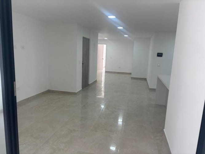 Apartamento de 3 alcobas en arriendo en La Castellana, Medellín, 133 m² · foto 3 de 13
