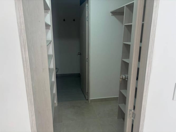 Apartamento de 3 alcobas en arriendo en La Castellana, Medellín, 133 m² · foto 7 de 13