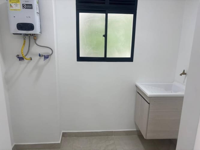 Apartamento de 3 alcobas en arriendo en La Castellana, Medellín, 133 m² · foto 11 de 13