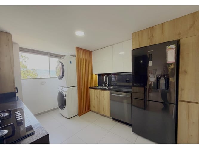 Apartamento de 2 alcobas en venta en El Poblado, Medellín, 121 m² · foto 10 de 13