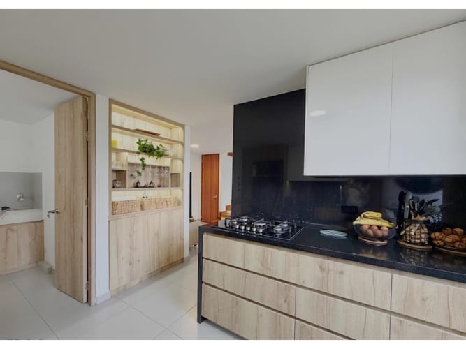 Apartamento de 2 alcobas en venta en El Poblado, Medellín, 121 m² · foto 11 de 13