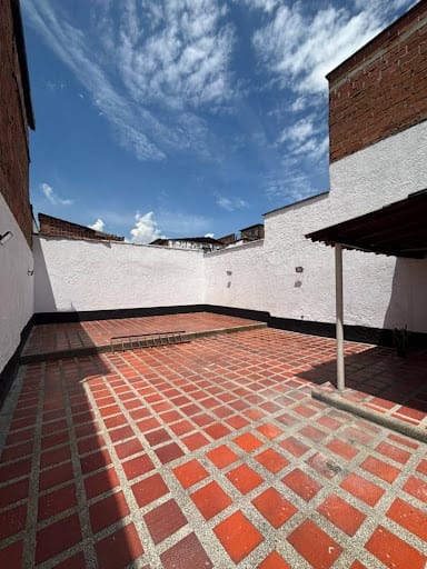Casa de 6 alcobas en venta en La America, Medellín, 218 m² · foto 7 de 24