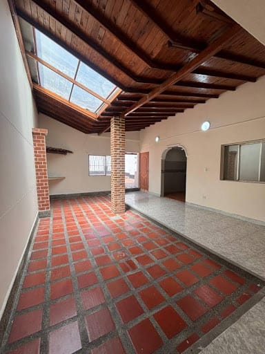 Casa de 6 alcobas en venta en La America, Medellín, 218 m² · foto 15 de 24