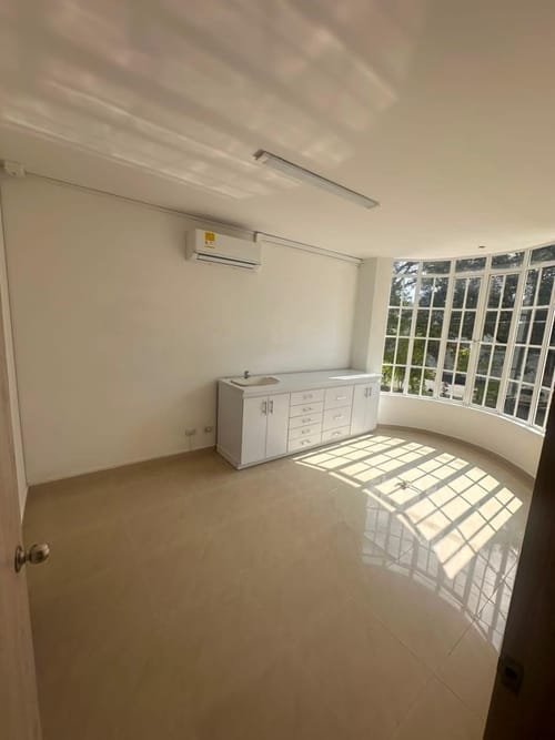Consultorio en arriendo en El Ingenio, Cali, 20 m² · foto 2 de 10
