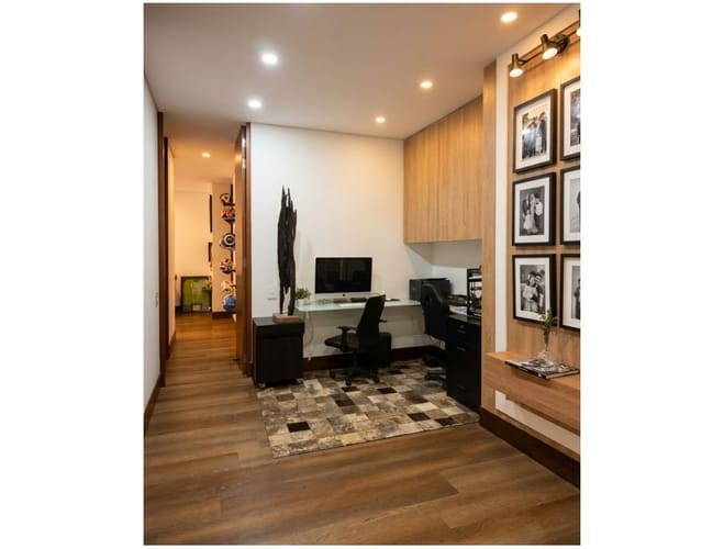 Apartamento de 3 alcobas en venta en Chico, Bogotá, 210 m² · foto 4 de 10