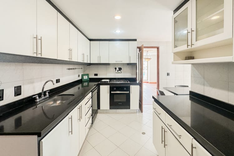 Apartamento de 3 alcobas en venta en Chico Norte, Bogotá, 163 m² · foto 5 de 21