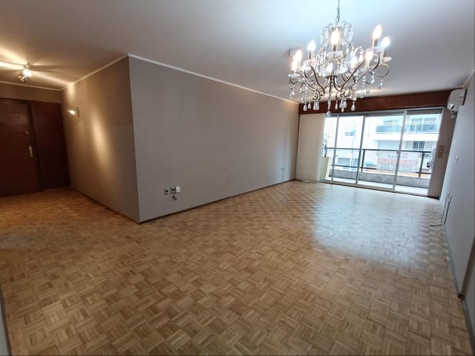 Alquiler Apartamento Punta Carretas 3 Dormitorios 4 Baños Servicio Patio Parrillero Garaje · Foto 4