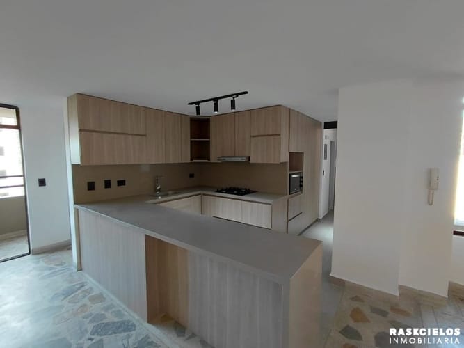 Apartamento de 3 alcobas en arriendo en Conquistadores, Medellín, 120 m² · foto 2 de 24