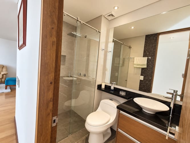 Apartamento de 3 alcobas en venta en Santa Barbara, Bogotá, 128 m² · foto 2 de 8