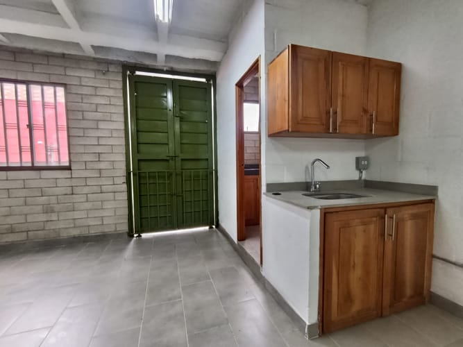 Bodega en arriendo en Trinidad, Medellín, 60 m² · foto 2 de 10