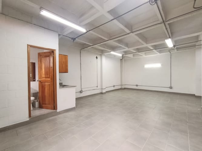 Bodega en arriendo en Trinidad, Medellín, 60 m² · foto 9 de 10