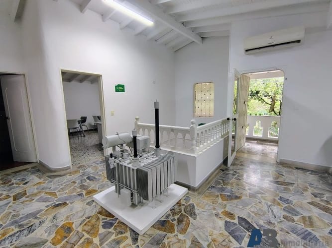 Casa de 6 alcobas en arriendo en La Aguacatala, Medellín, 300 m² · foto 6 de 19