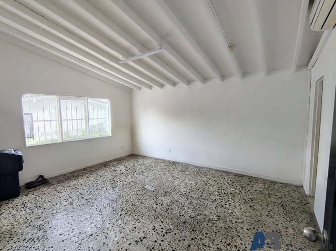 Casa de 6 alcobas en arriendo en La Aguacatala, Medellín, 300 m² · foto 12 de 19