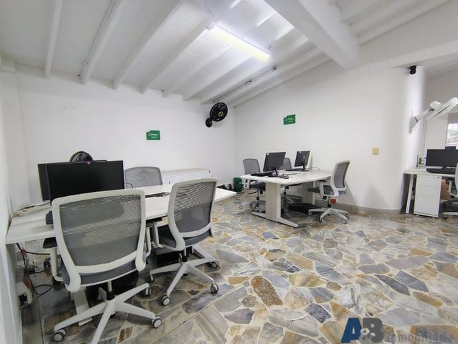 Casa de 6 alcobas en arriendo en La Aguacatala, Medellín, 300 m² · foto 14 de 19
