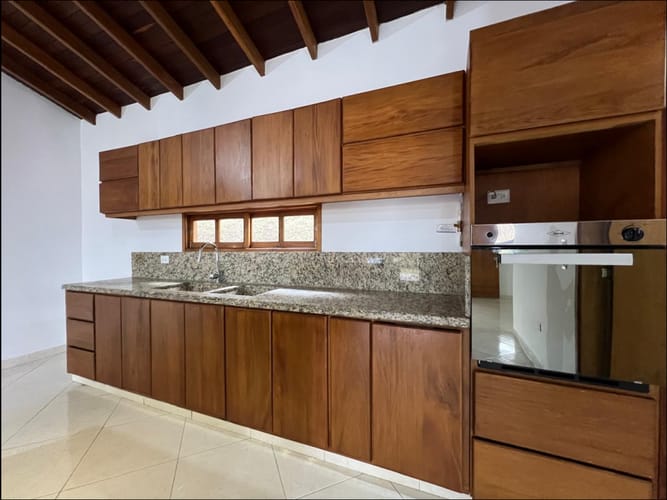 Casa de 3 alcobas en arriendo en Las Antillas, Envigado, 240 m² · foto 2 de 18