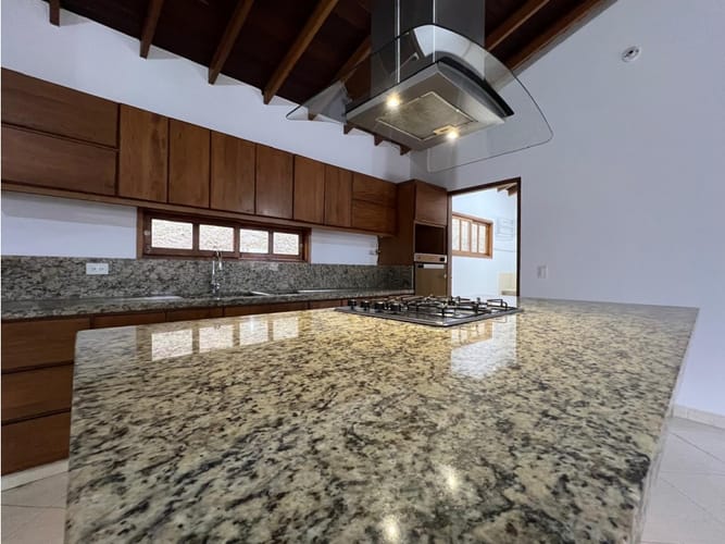 Casa de 3 alcobas en arriendo en Las Antillas, Envigado, 240 m² · foto 4 de 18