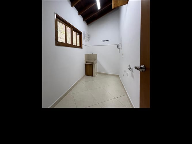 Casa de 3 alcobas en arriendo en Las Antillas, Envigado, 240 m² · foto 5 de 18