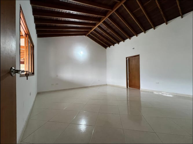 Casa de 3 alcobas en arriendo en Las Antillas, Envigado, 240 m² · foto 7 de 18