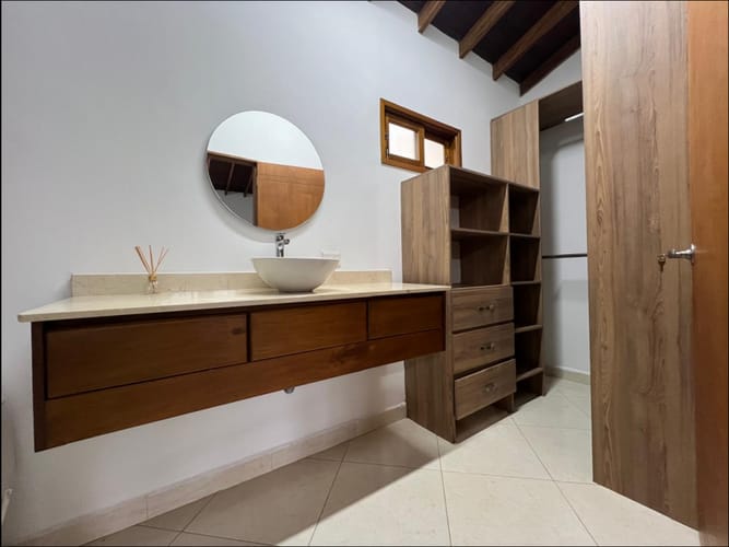 Casa de 3 alcobas en arriendo en Las Antillas, Envigado, 240 m² · foto 8 de 18