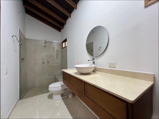 Casa de 3 alcobas en arriendo en Las Antillas, Envigado, 240 m² · foto 9 de 18