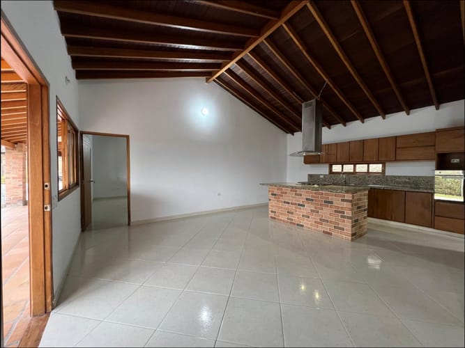 Casa de 3 alcobas en arriendo en Las Antillas, Envigado, 240 m² · foto 10 de 18