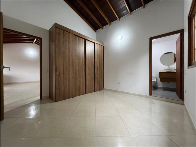 Casa de 3 alcobas en arriendo en Las Antillas, Envigado, 240 m² · foto 13 de 18