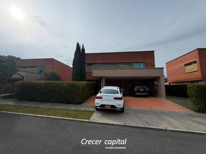 Casa de 4 alcobas en arriendo en Las Palmas, Envigado, 400 m² · foto 2 de 24