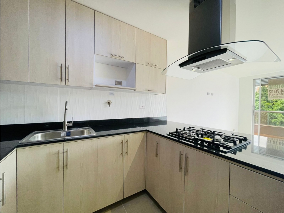 Apartamento de 3 alcobas en arriendo en Conquistadores, Medellín, 100 m² · foto 3 de 19