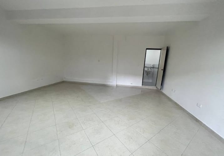 Local en arriendo en Patio Bonito, Medellín, 35 m² · foto 2 de 7