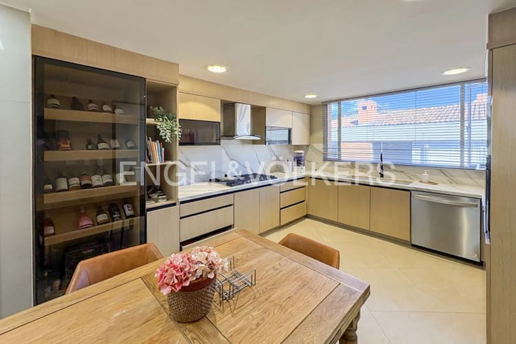 Apartamento de 4 alcobas en venta en Santa Paula, Bogotá, 246 m² · foto 6 de 18