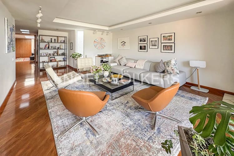 Apartamento de 4 alcobas en venta en Santa Paula, Bogotá, 246 m² · foto 2 de 18