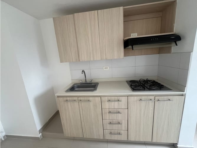 Apartamento de 3 alcobas en arriendo en Cabañas, Bello, 68 m² · foto 5 de 10