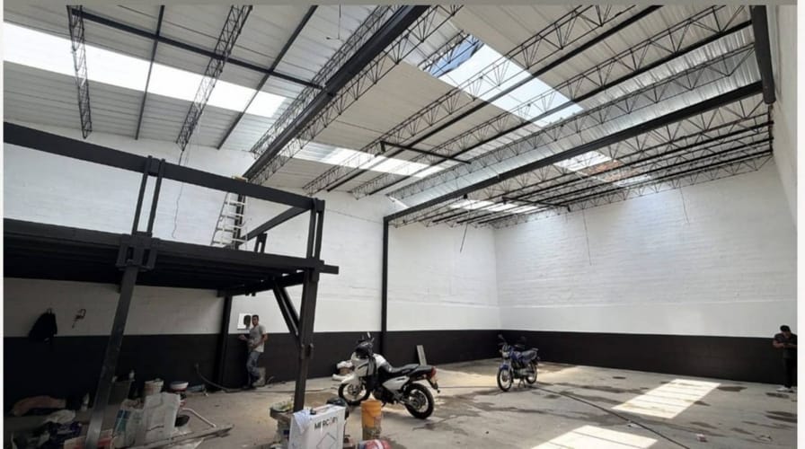 Bodega en arriendo en Suramérica, Medellín, 260 m² · foto 2 de 8
