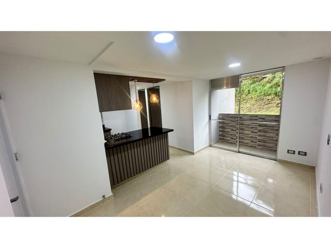 Apartamento de 3 alcobas en arriendo en Pajarito, Medellín, 57 m² · foto 2 de 12