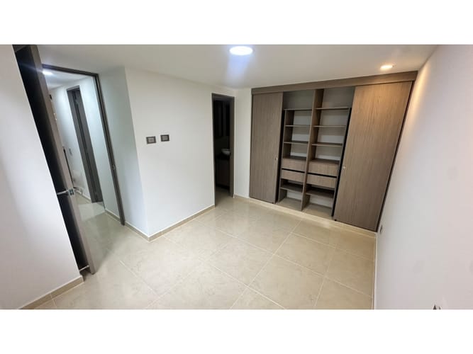 Apartamento de 3 alcobas en arriendo en Pajarito, Medellín, 57 m² · foto 3 de 12