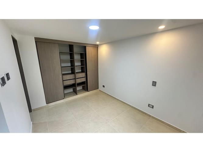 Apartamento de 3 alcobas en arriendo en Pajarito, Medellín, 57 m² · foto 5 de 12