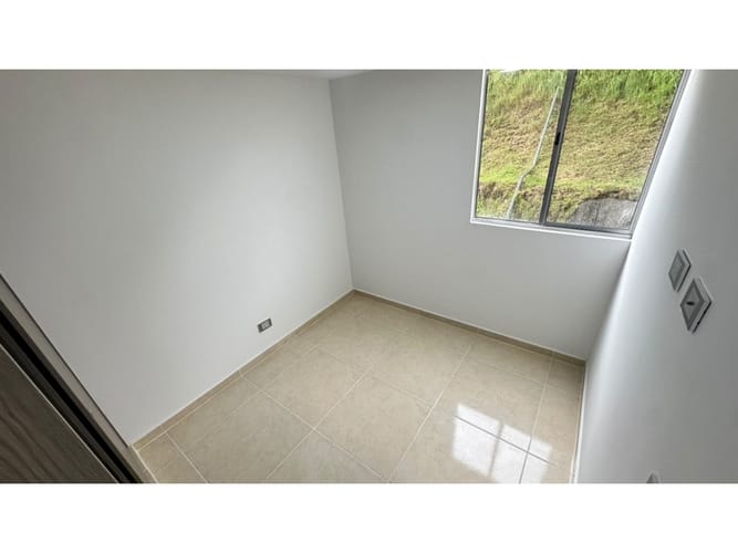 Apartamento de 3 alcobas en arriendo en Pajarito, Medellín, 57 m² · foto 8 de 12