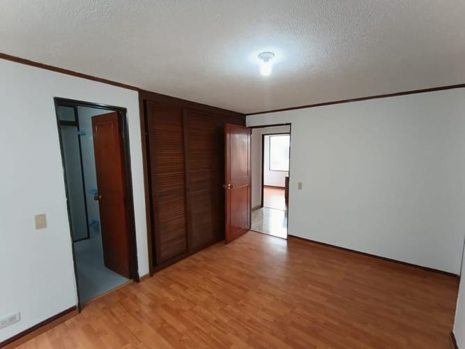 Apartamento de 3 alcobas en venta en Quinta Paredes, Bogotá, 76 m² · foto 12 de 24