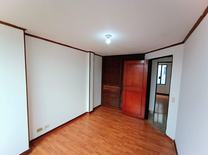Apartamento de 3 alcobas en venta en Quinta Paredes, Bogotá, 76 m² · foto 17 de 24