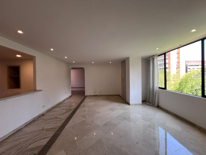 Apartamento de 2 alcobas en arriendo en El Poblado, Medellín, 95 m² · foto 2 de 13