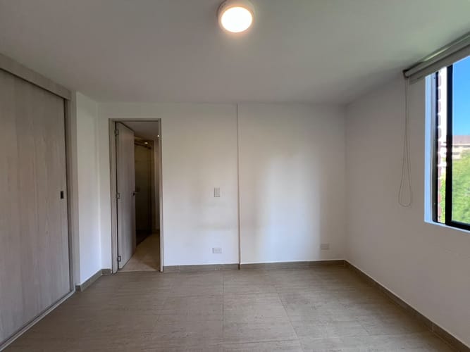 Apartamento de 2 alcobas en arriendo en El Poblado, Medellín, 95 m² · foto 8 de 13