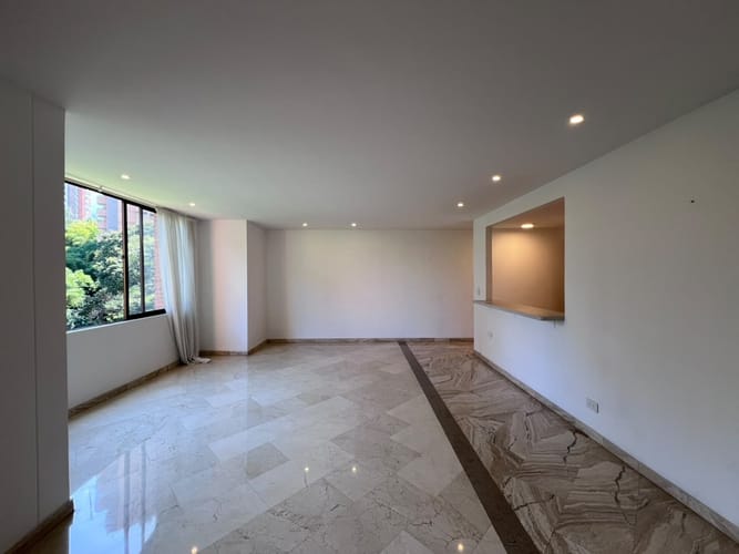 Apartamento de 2 alcobas en arriendo en El Poblado, Medellín, 95 m² · foto 5 de 13