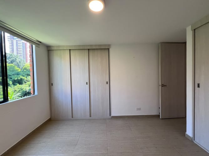 Apartamento de 2 alcobas en arriendo en El Poblado, Medellín, 95 m² · foto 7 de 13