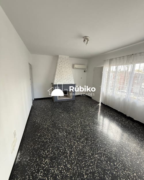 Apartamendo de Dos Dormitorios, Estufa a leña y Terraza con Parrillero. · Foto 2