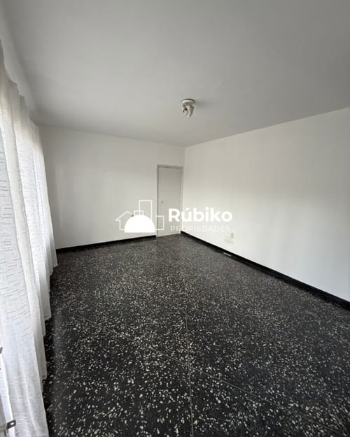 Apartamendo de Dos Dormitorios, Estufa a leña y Terraza con Parrillero. · Foto 3