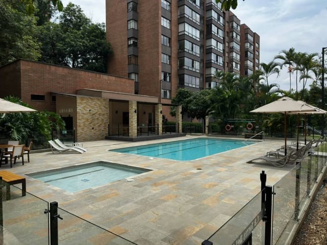 Apartamento de 3 alcobas en arriendo en Las Lomas, Medellín, 200 m² · foto 14 de 21