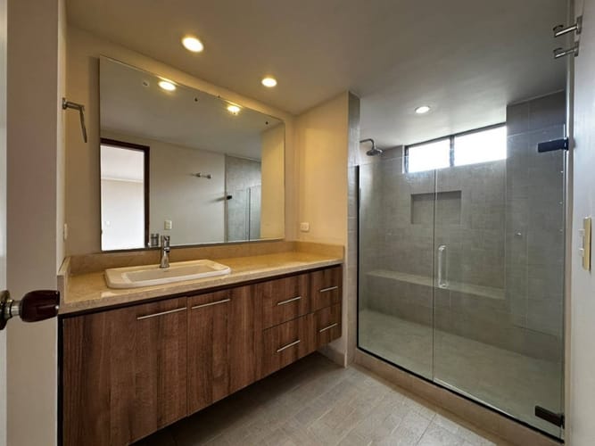 Apartamento de 3 alcobas en arriendo en Las Lomas, Medellín, 200 m² · foto 17 de 21