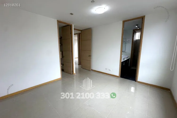 Apartamento de 3 alcobas en arriendo en Castropol, Medellín, 111 m² · foto 11 de 24